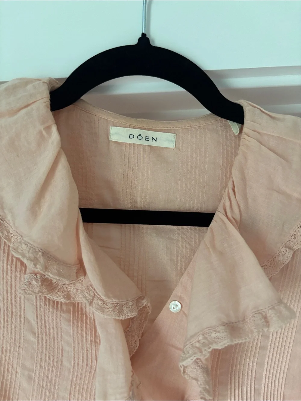 Doen Soft Blush Ruffle V-Neck Puff Sleeve Top